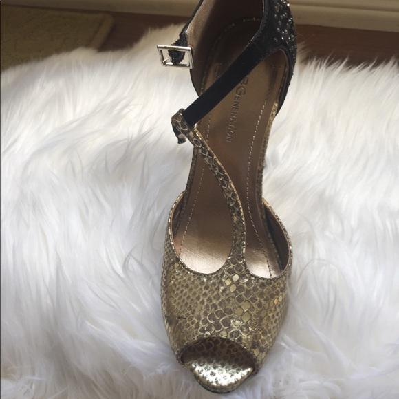 BCBG Generation Gold/Black open toe shoes - Picture 8 of 8